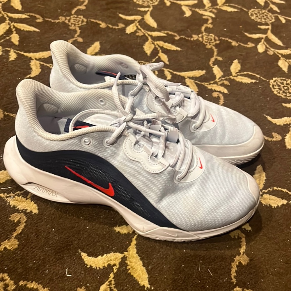 Women’s Nike Airmax athletic sneakers